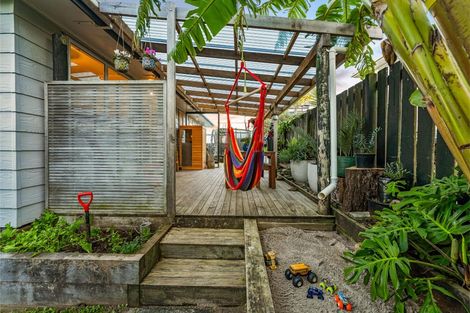 Photo of property in 1/30 Elizabeth Drive, West Harbour, Auckland, 0618