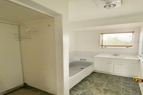 Photo of property in 129 Aviemore Drive, Highland Park, Auckland, 2010