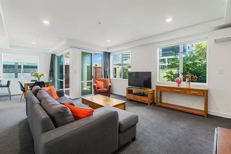 Photo of property in Beaumont Apartments, 2/12 Maunganui Road, Mount Maunganui, 3116