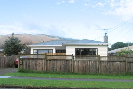 Photo of property in 24a Utauta Street, Waikanae, 5036