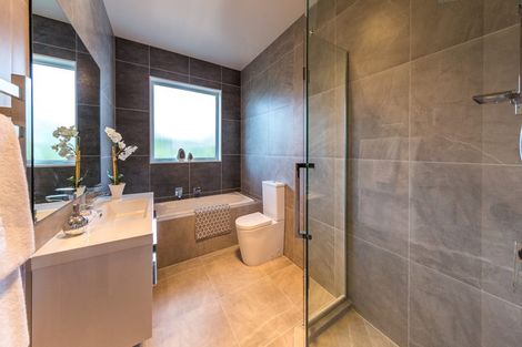 Photo of property in 10 Papa Orchard Drive, Kumeu, 0810