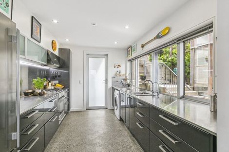 Photo of property in 100 Owhiro Bay Parade, Owhiro Bay, Wellington, 6023