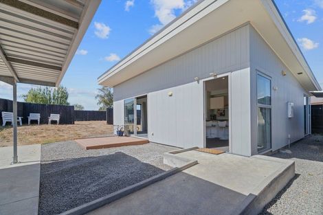 Photo of property in 9a Cuffs Road, Wainoni, Christchurch, 8061