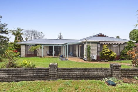 Photo of property in 8 Godwit Place, Waiuku, 2123