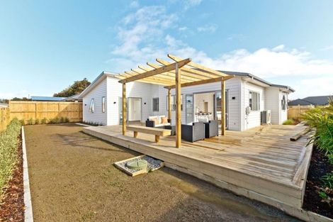 Photo of property in 17 Kuawa Drive, Kumeu, 0810