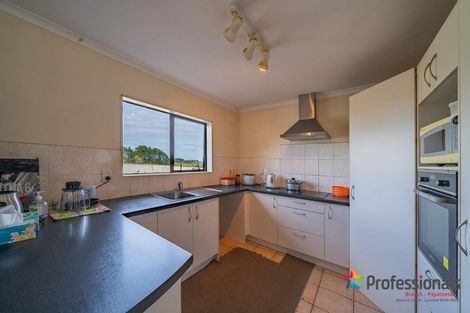 Photo of property in 38 Crossandra Drive, Mangere, Auckland, 2022