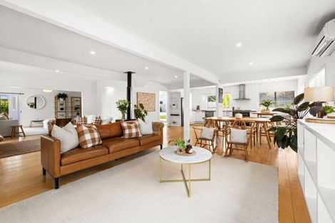 Photo of property in 42 Busby Hill, Havelock North, 4130