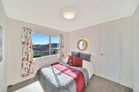 Photo of property in 2/52 Highland Park Drive, Highland Park, Auckland, 2010