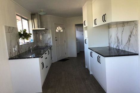 Photo of property in 14 Innismara Avenue, Wattle Downs, Auckland, 2103