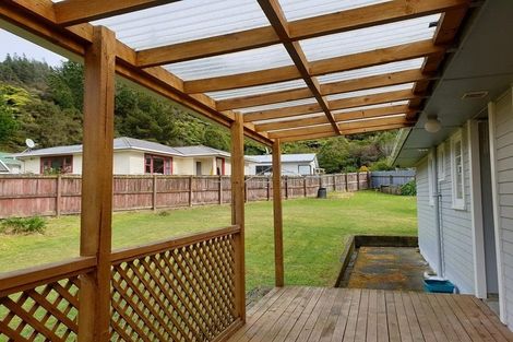 Photo of property in 27 Shackleton Grove, Stokes Valley, Lower Hutt, 5019