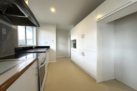 Photo of property in 19 Lydford Place, Glendene, Auckland, 0602