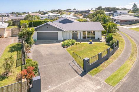 Photo of property in 18 Golf Vue Place, Castlecliff, Whanganui, 4501