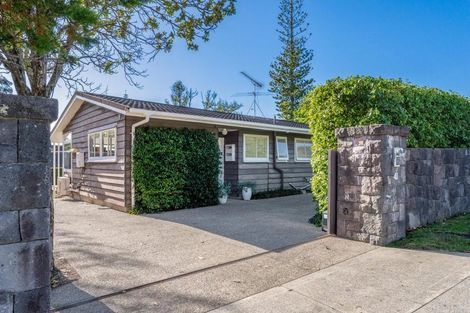 Photo of property in 41 Seymour Road, Mellons Bay, Auckland, 2014
