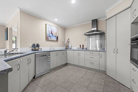 Photo of property in 8 Bokeen Lane, Flat Bush, Auckland, 2019