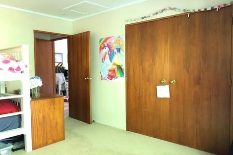 Photo of property in 28 Barker Rise, Northcross, Auckland, 0632