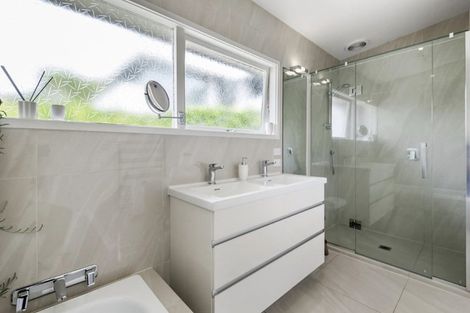 Photo of property in 53 Parr Terrace, Castor Bay, Auckland, 0620
