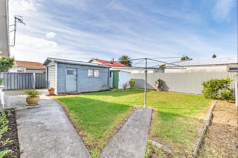 Photo of property in 102a Winchester Street, Levin, 5510