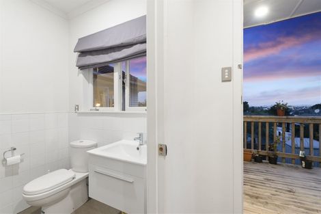 Photo of property in 77 West Harbour Drive, West Harbour, Auckland, 0618