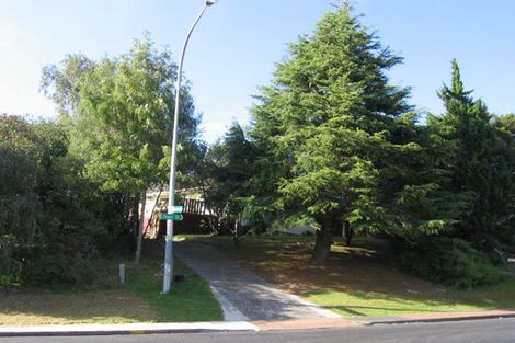 Photo of property in 5 Diana Drive, Glenfield, Auckland, 0627