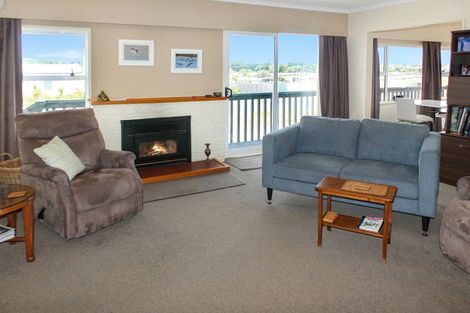 Photo of property in 31 Nash Parade, Foxton Beach, Foxton, 4815