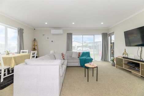 Photo of property in 1 Honour Road, Papakura, 2110