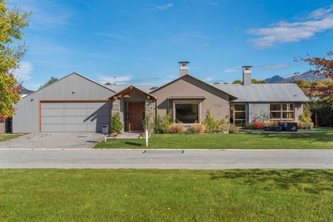 Photo of property in 5 Crawford Place, Lake Hayes, Queenstown, 9304