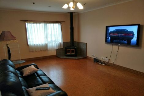 Photo of property in 6 Beaubank Road, Kelston, Auckland, 0602