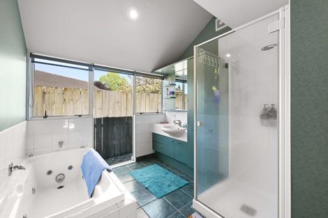 Photo of property in 12 Dover Road, St Andrews, Hamilton, 3200