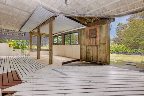 Photo of property in 1070 Scenic Drive North, Swanson, Auckland, 0816