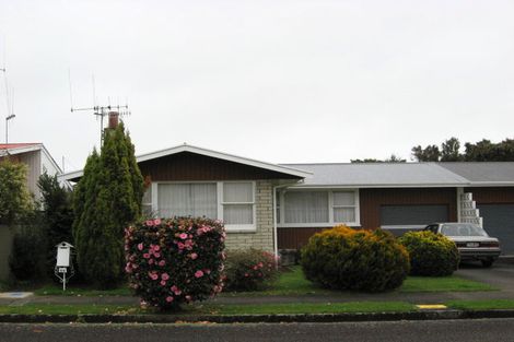 Photo of property in 46 Karaka Crescent, Levin, 5510