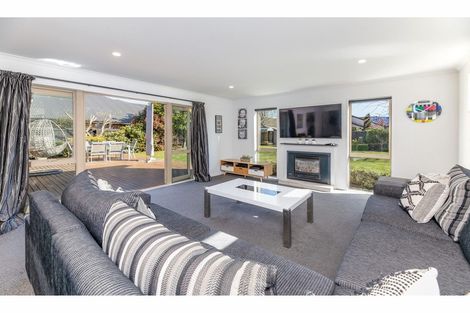 Photo of property in 10 Coolspring Way, Redwood, Christchurch, 8051