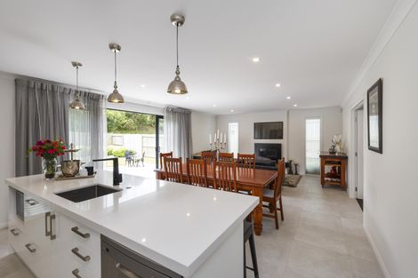 Photo of property in 5 Freedom Drive, Kelvin Grove, Palmerston North, 4414