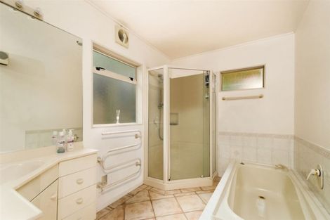 Photo of property in 2/26 Orchard Road, Waiake, Auckland, 0630