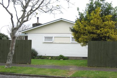 Photo of property in 19 Turakina Street, Merrilands, New Plymouth, 4312