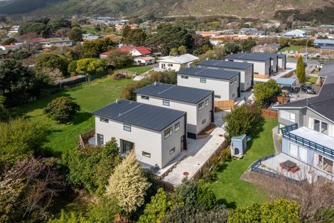 Photo of property in 77 Amohia Street, Paraparaumu, 5032