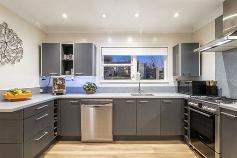 Photo of property in 140 Main Road, Titahi Bay, Porirua, 5022