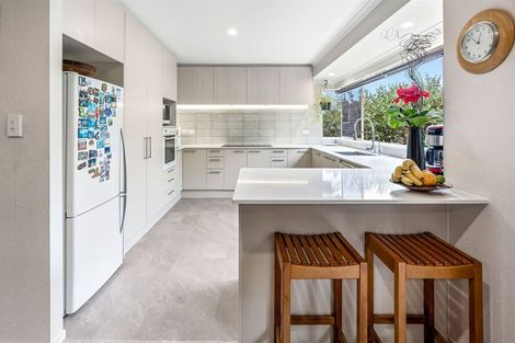 Photo of property in 8 Landvale Court, Browns Bay, Auckland, 0630