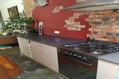 Photo of property in 180 Sutherland Road, Lyall Bay, Wellington, 6022