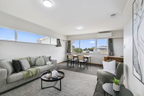 Photo of property in 12 Kinapori Terrace, Newlands, Wellington, 6037