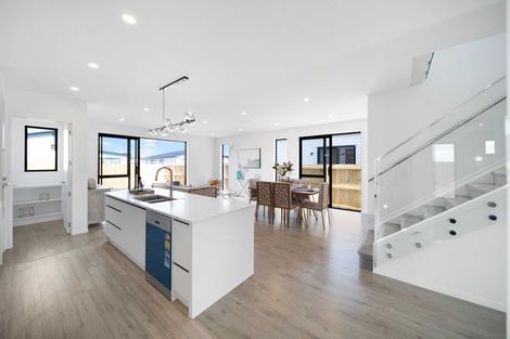 Photo of property in 13 Korowhiti Road, Clarks Beach, 2122