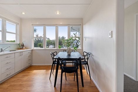 Photo of property in 4 Balmain Street, Newlands, Wellington, 6037