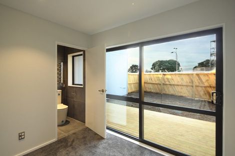 Photo of property in 27 Meritage Lane, Te Atatu South, Auckland, 0610