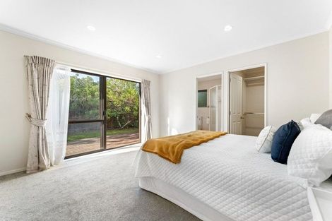 Photo of property in 52 Brookwood Drive, Henderson, Auckland, 0612