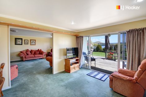 Photo of property in 24 Surrey Bay Road, Waihola, Outram, 9073