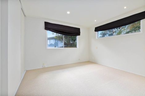 Photo of property in 28 Nor'east Drive, Northcross, Auckland, 0632