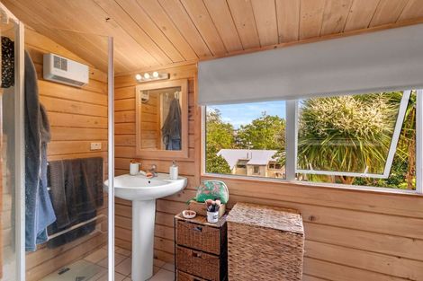 Photo of property in 64 Seabrook Avenue, New Lynn, Auckland, 0600
