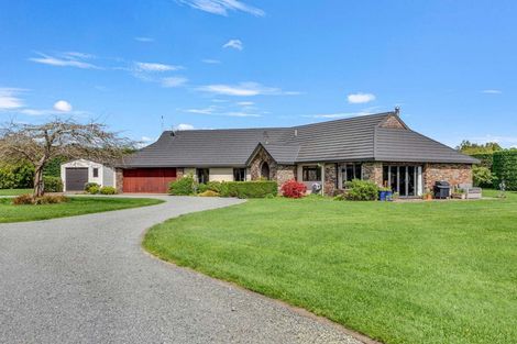 Photo of property in 27 Pohutukawa Drive, Levin, 5571