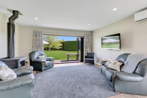 Photo of property in 27 Pohutukawa Drive, Levin, 5571