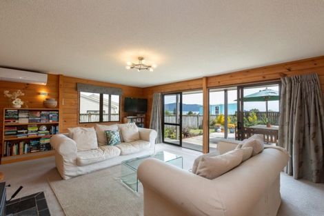 Photo of property in 13 Pine Ridge Terrace, Waikanae Beach, Waikanae, 5036