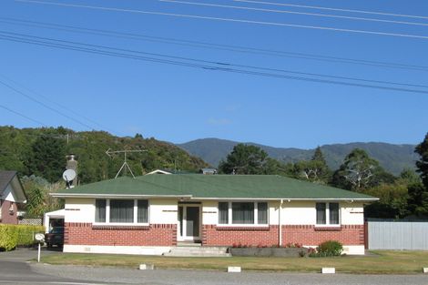 Photo of property in 654 Main Road North, Te Marua, Upper Hutt, 5018